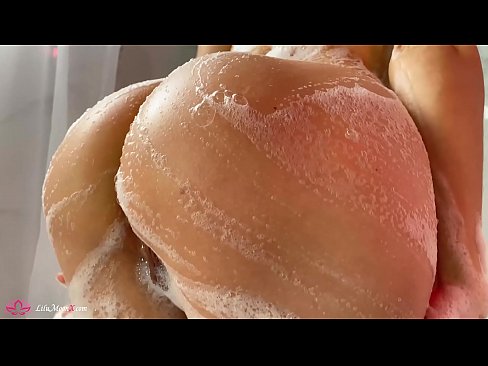 ❤️ 布鲁内特在淋浴时用振动器自慰阴部达到强烈的高潮 Russian porn﹏﹏